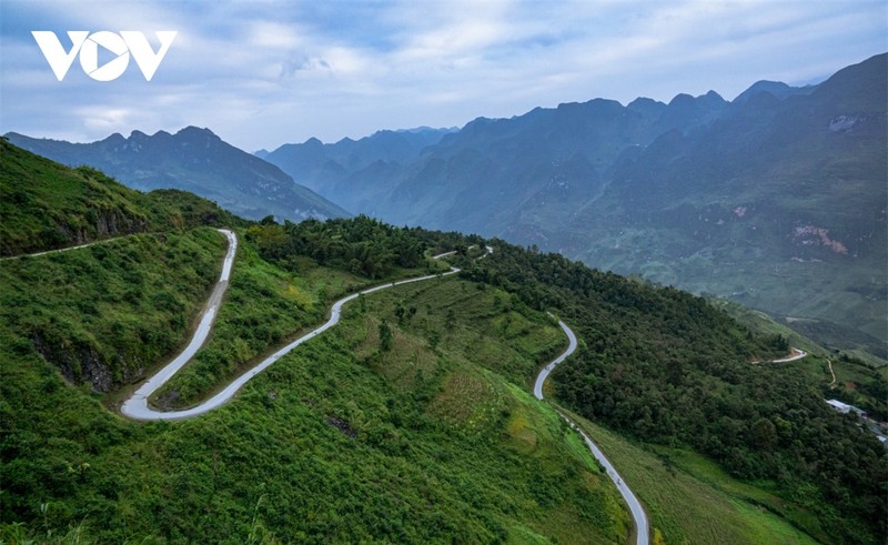 Ve dep cua nhung cung duong deo, doc tren cao nguyen da Ha Giang-Hinh-13