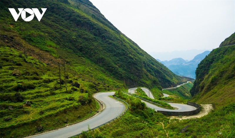 Ve dep cua nhung cung duong deo, doc tren cao nguyen da Ha Giang-Hinh-4