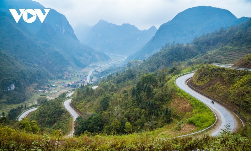 Ve dep cua nhung cung duong deo, doc tren cao nguyen da Ha Giang-Hinh-5