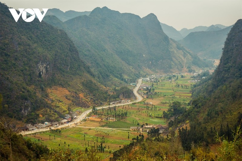 Ve dep cua nhung cung duong deo, doc tren cao nguyen da Ha Giang-Hinh-6