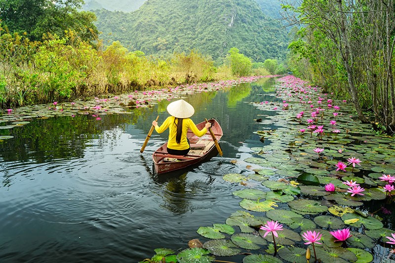 Lai lich ky thu khong ngo cua bai tho Chua Huong-Hinh-5