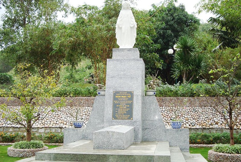 5 bong hong ngang qua cuoc doi thi si da tinh Han Mac Tu-Hinh-11