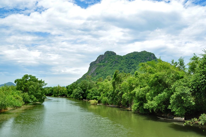 Tan muc nui thieng Than Dinh, ai den cung 