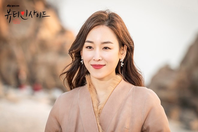 Song Hye Kyo, Park Min Young lang xe kieu trang diem nao nam 2018?-Hinh-9