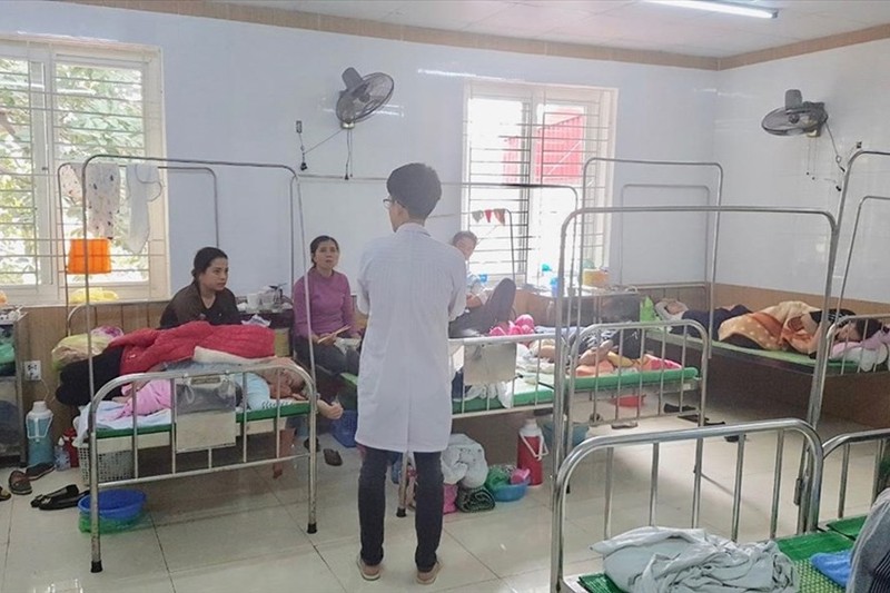 Hai Phong: 31 tre em phan ung, co giat sau tiem vac xin Combe Five