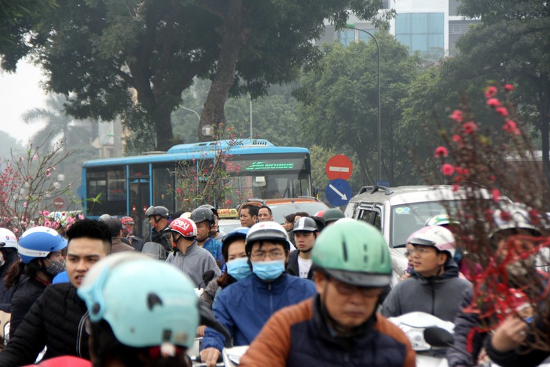 Ha Noi: 8 “diem den” un tac moi, giap Tet cho dai di qua-Hinh-5