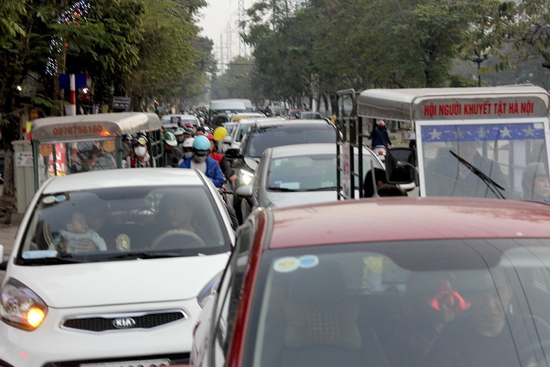 Ha Noi: 8 “diem den” un tac moi, giap Tet cho dai di qua-Hinh-7