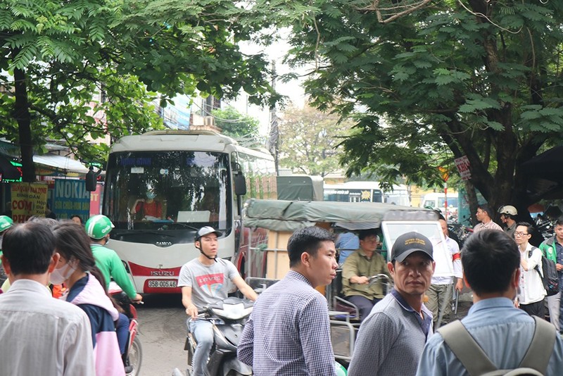 Nguoi dan linh kinh do dac tro ve Thu do sau nghi le-Hinh-2