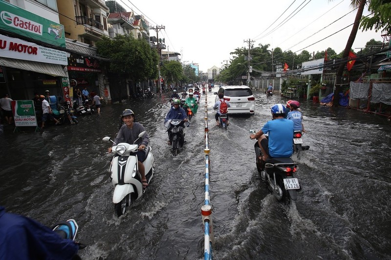 Mua sam sap hon 30 phut o Sai Gon, duong lai thanh song