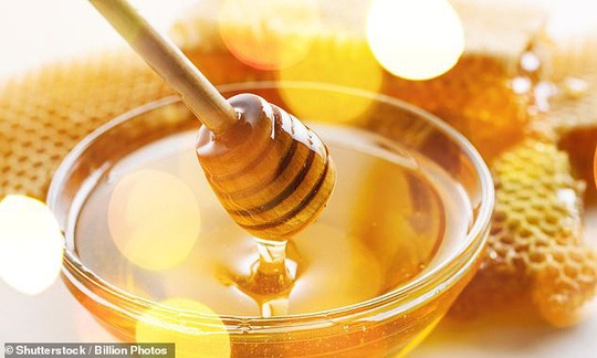 Lam tuong tai hai ve duong va mat ong khien nhieu nguoi gap hoa