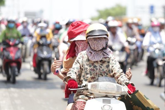 Du bao thoi tiet 20/6: Ngoai troi nang, Ha Noi nong toi 40 do