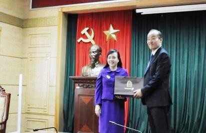 Bo truong Bo Y te Nguyen Thi Kim Tien lam viec voi Truong dai dien WHO tai Viet Nam