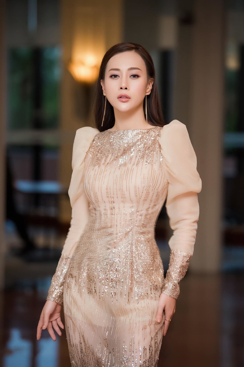 Phuong Oanh chuong trang phuc bo sat khoe than hinh dong ho cat nong bong-Hinh-6