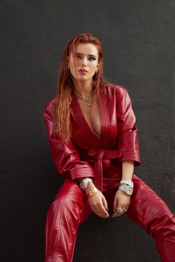 Bella Thorne dien mot khoe nguc 