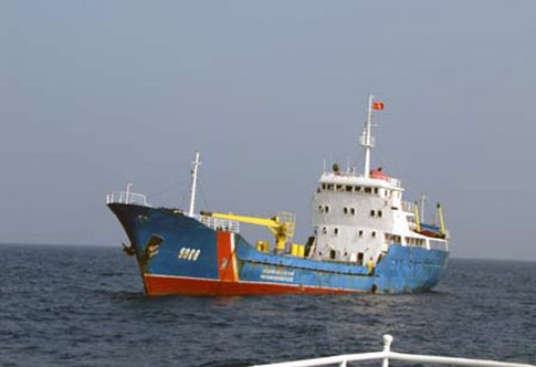 Tàu tuần tra ven biển cỡ lớn (2 chiếc) có lượng giãn nước 1.200 tấn do Công ty Sông Thu đóng mới.