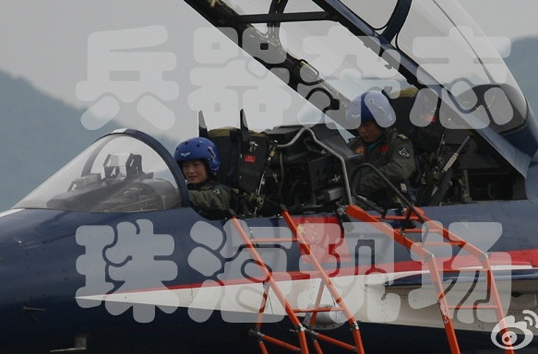 May bay Y-20 Trung Quoc khoac “ao moi” bay bieu dien-Hinh-7
