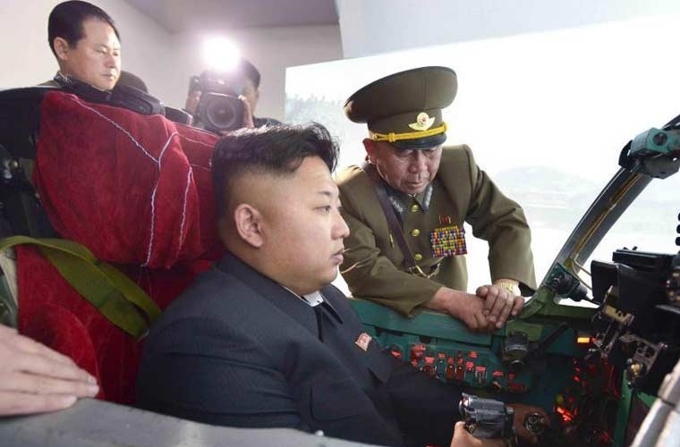 Nha lanh dao Kim Jong-un lai may bay, xe tang the nao?-Hinh-8