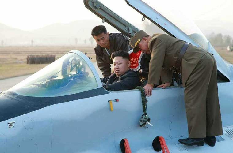 Nha lanh dao Kim Jong-un lai may bay, xe tang the nao?-Hinh-9