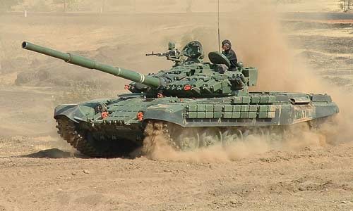 Xe tang T-72 Nga chiu 5 phat 125mm van song sot