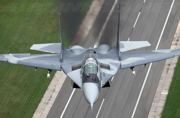 Tiem kich MiG-29 sat canh Typhoon tuan tra vung Baltic-Hinh-7