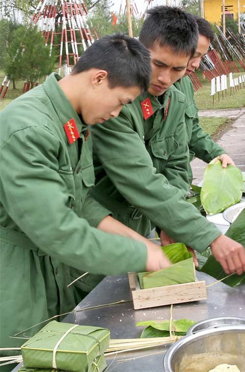 Anh QS an tuong tuan: may bay C-295 thu 2 cua VN-Hinh-2