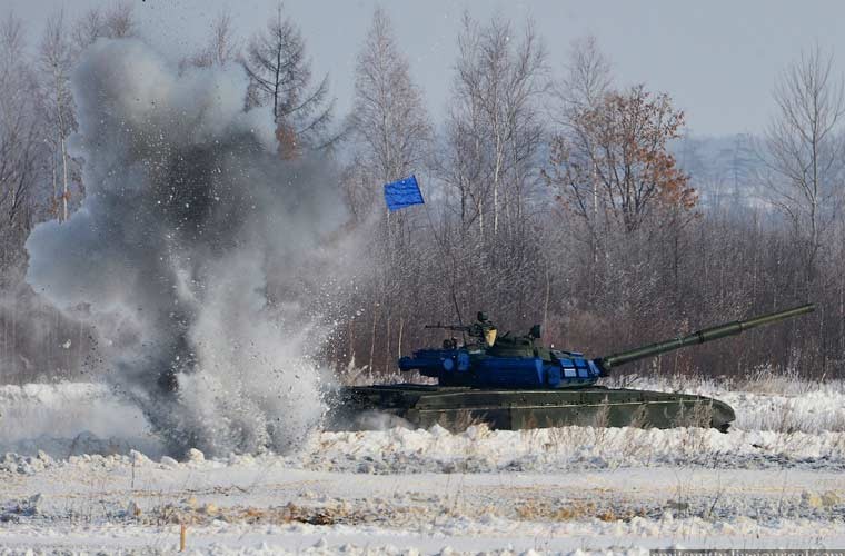Anh dep xe tang T-72 Nga miet mai luyen tap-Hinh-2