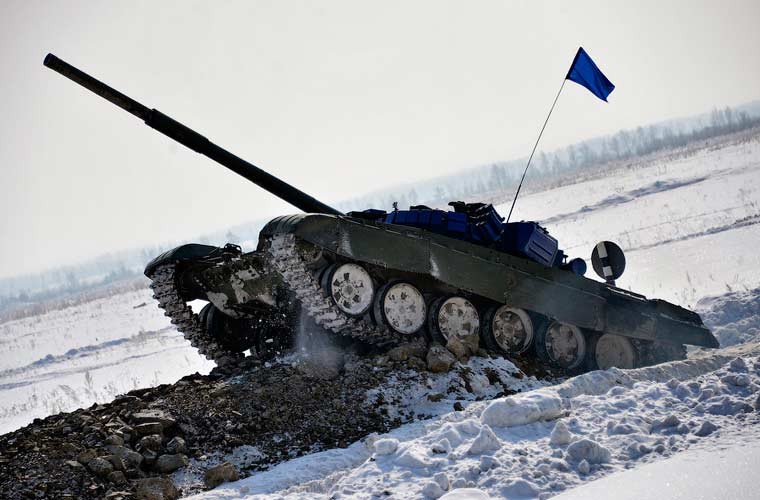 Anh dep xe tang T-72 Nga miet mai luyen tap