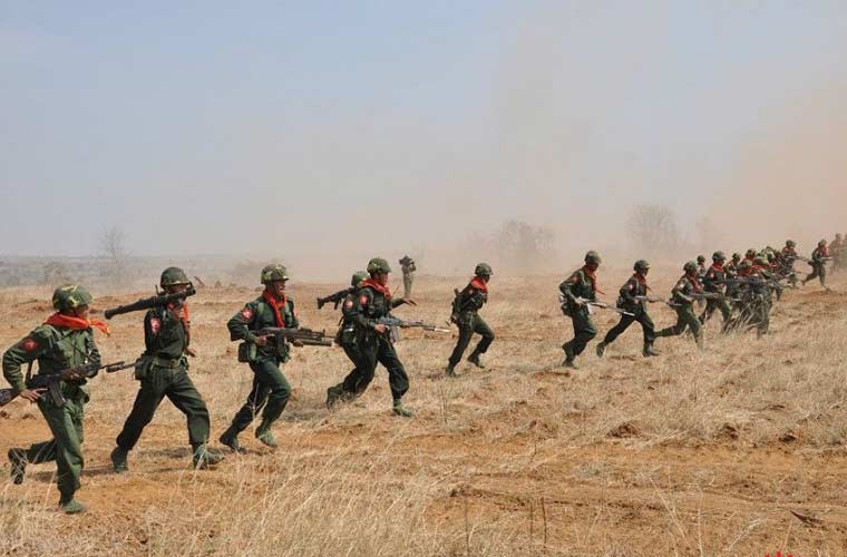 Quan doi Myanmar tap tran hoanh trang co nao?-Hinh-8