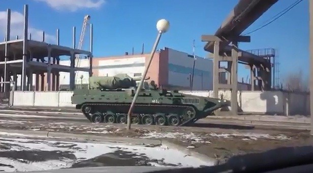 Lo dien xe chien dau bo binh T-15 Armata cua Nga