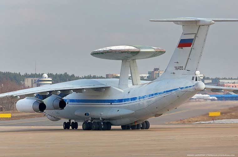 Tan ta may bay giam sat phong ten lua Il-976 Nga-Hinh-2