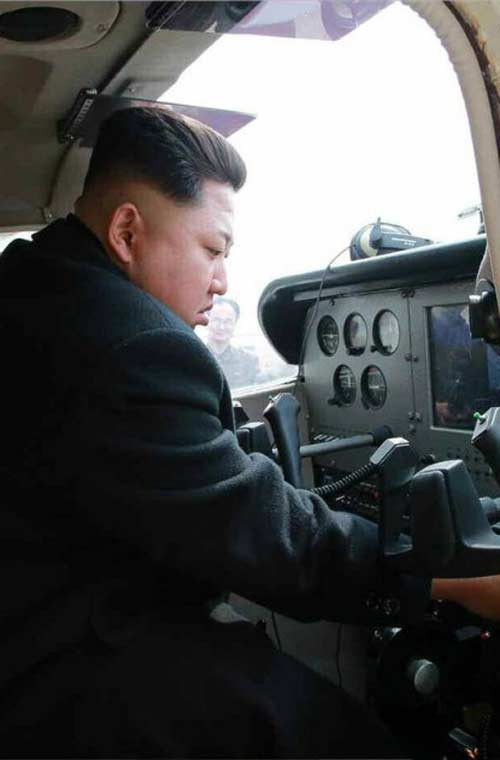 Xem ong Kim Jong-un lai may bay do Trieu Tien san xuat-Hinh-4