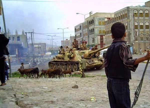Quan doi Yemen dung xe tang T-34 co chong phien quan-Hinh-2