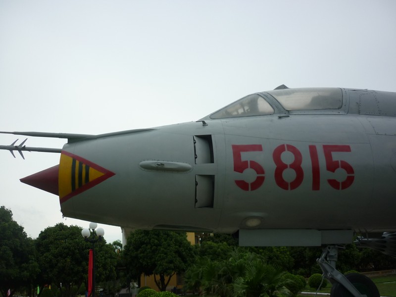 Dieu it biet ve may bay Su-22 cua Viet Nam-Hinh-2