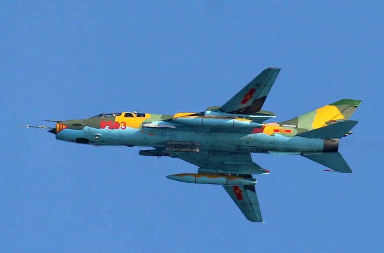 Tim hieu bien the may bay Su-22 Viet Nam dung-Hinh-7