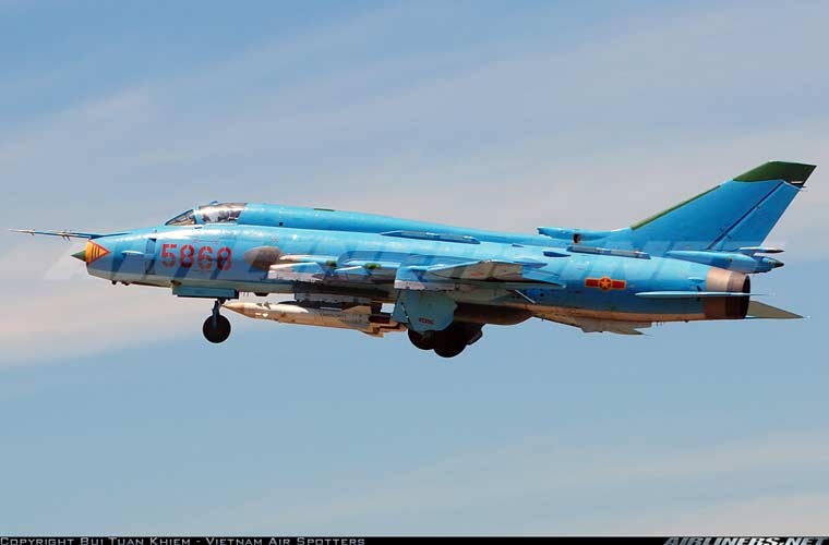 Tim hieu bien the may bay Su-22 Viet Nam dung-Hinh-8