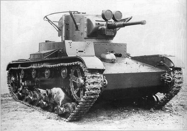 Xem xe tang bo binh T-26 Lien Xo lan banh
