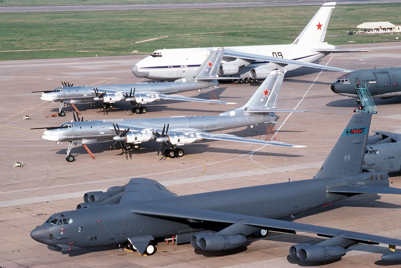 May bay nem bom B-52 va Tu-95: ai hon ai?