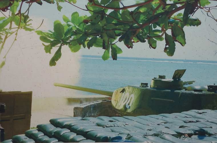 Suc manh xe tang T-34-85 trong phong thu bien Viet Nam-Hinh-5