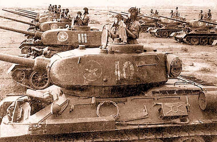 Suc manh xe tang T-34-85 trong phong thu bien Viet Nam-Hinh-7