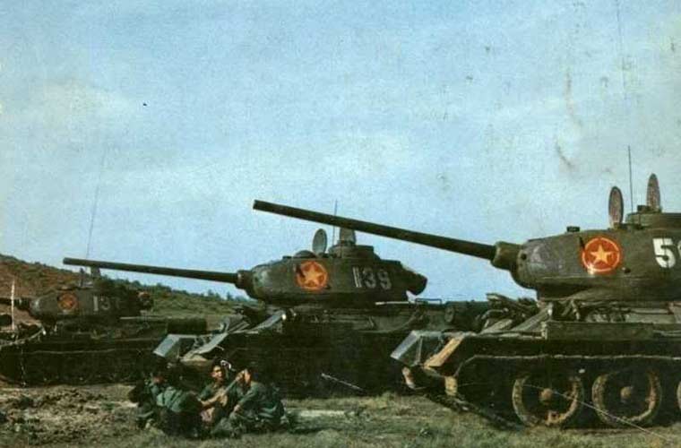 Suc manh xe tang T-34-85 trong phong thu bien Viet Nam-Hinh-8