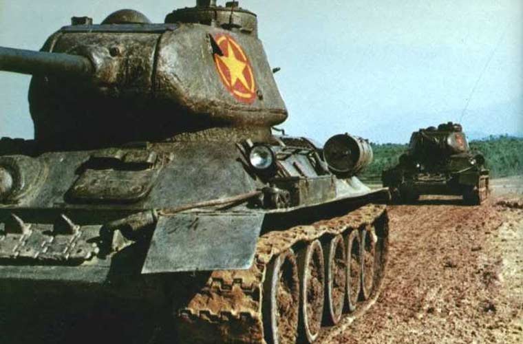 Suc manh xe tang T-34-85 trong phong thu bien Viet Nam