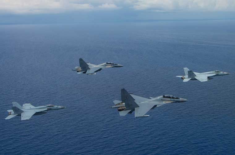 Anh QS an tuong tuan: Su-30 bay tren Bien Dong-Hinh-3