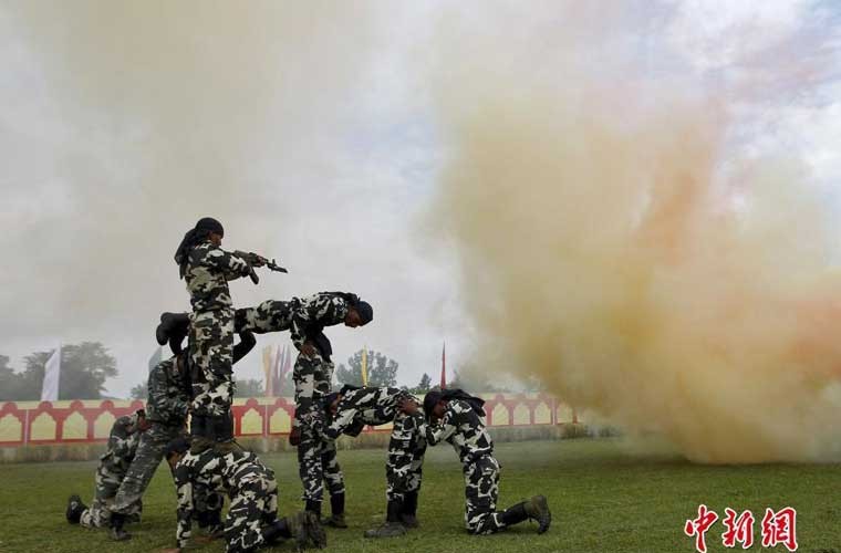 Anh QS an tuong tuan: Su-30 bay tren Bien Dong-Hinh-9