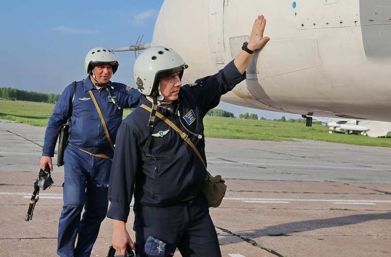 Xem lap bom, ten lua cho cuong kich Su-24 Nga-Hinh-8