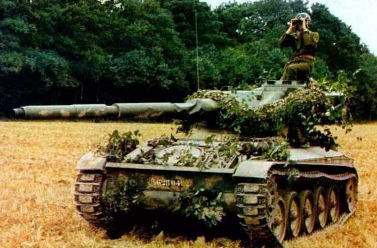 Quan sat xe tang AMX-13 Viet Nam co dung hanh dong-Hinh-2