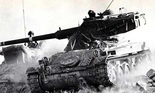 Quan sat xe tang AMX-13 Viet Nam co dung hanh dong