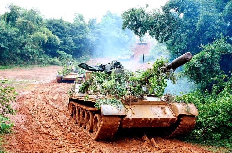Anh dep, oai hung xe tang T-54/55 cua Viet Nam-Hinh-5