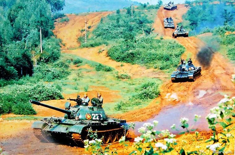 Anh dep, oai hung xe tang T-54/55 cua Viet Nam-Hinh-7