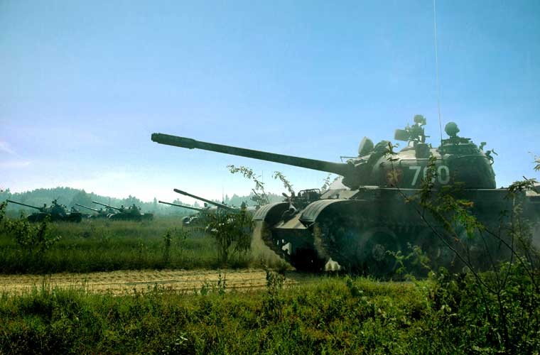 Anh dep, oai hung xe tang T-54/55 cua Viet Nam-Hinh-8