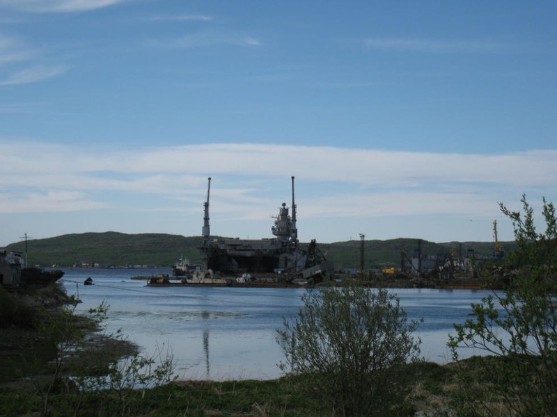 Lo anh tau san bay Kuznetsov Nga dang nam o-Hinh-4